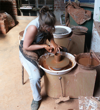 stagiaire poterie ceramique tournage